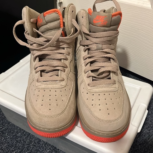 Nike AF1 Cream and Neon Orange Uptown’s Suede - Picture 3 of 7
